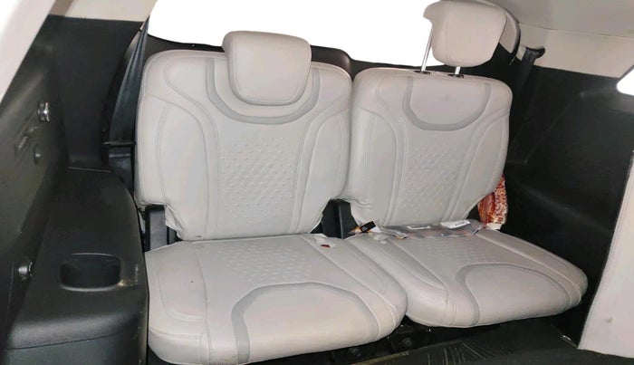 2022 Mahindra XUV700 AX 5 D AT 7 STR, Diesel, Automatic, 65,021 km, interior