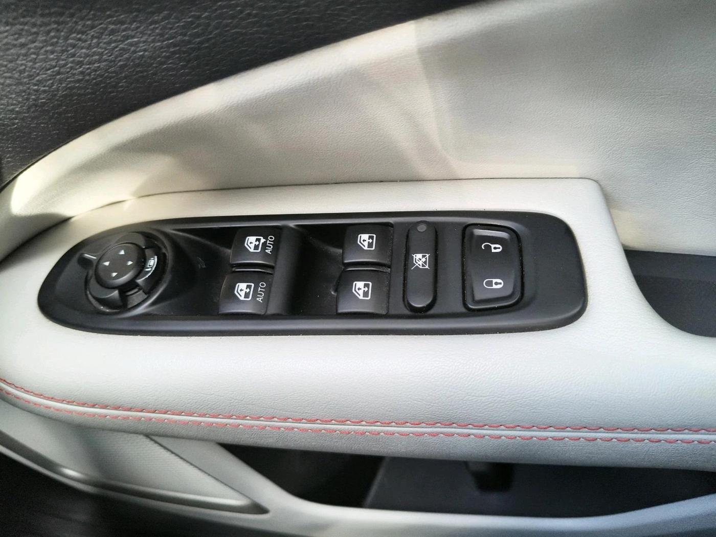 2017 Jeep Compass LIMITED 2.0 DIESEL, Diesel, Manual, 1,00,809 km, interior