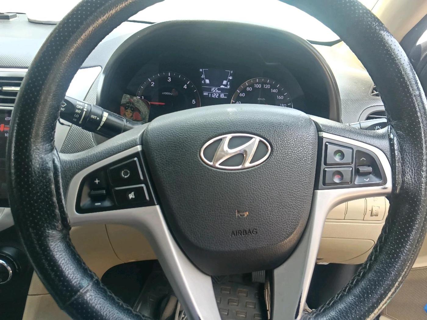 2014 Hyundai Verna FLUIDIC 1.6 CRDI SX, Diesel, Manual, 1,12,218 km, interior