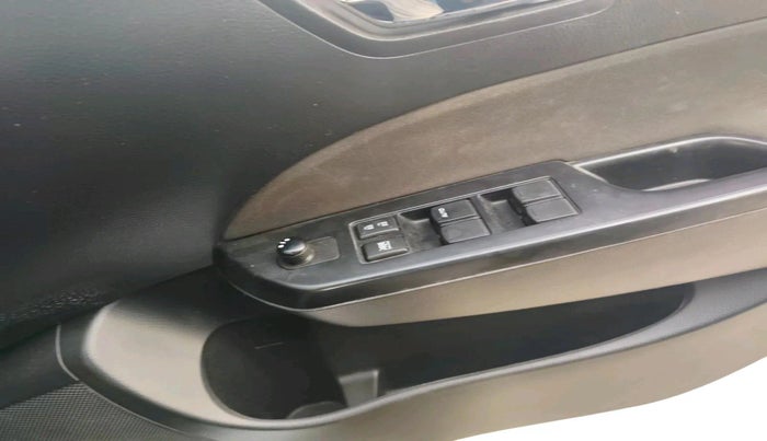 2013 Maruti Swift VXI, Petrol, Manual, 68,724 km, interior