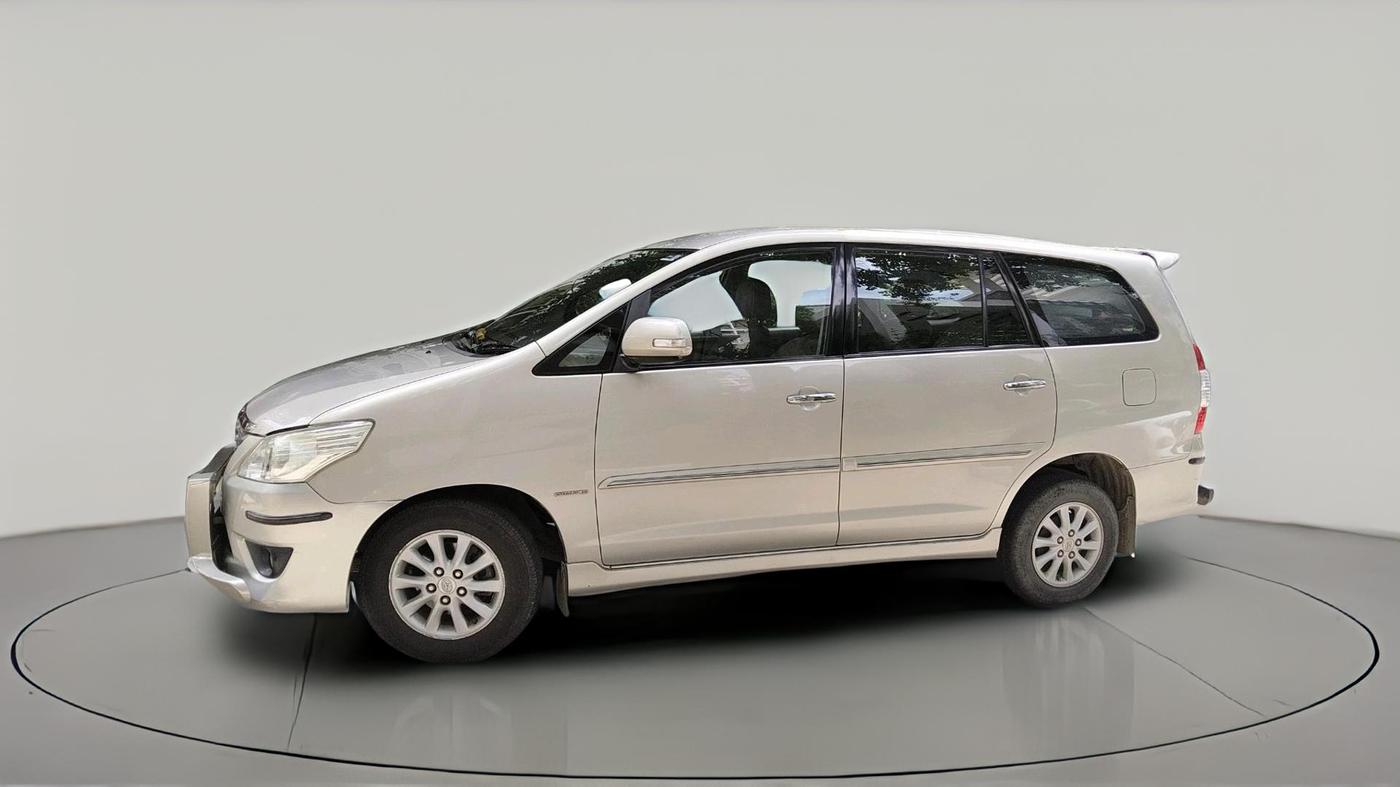 2012 Toyota Innova 2.5 VX 7 STR, Diesel, Manual, 90,076 km, exterior