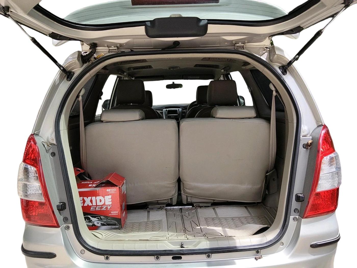 2012 Toyota Innova 2.5 VX 7 STR, Diesel, Manual, 90,076 km, exterior