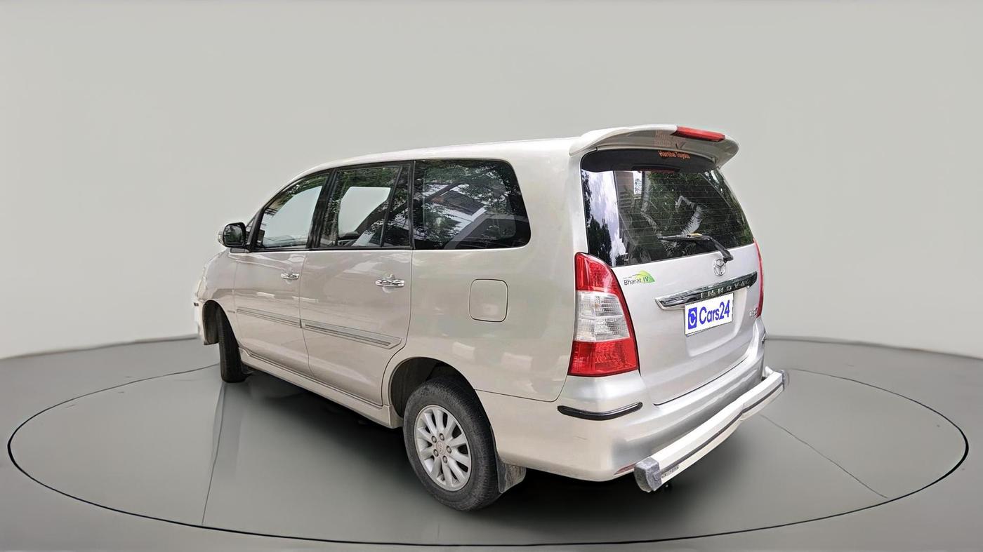 2012 Toyota Innova 2.5 VX 7 STR, Diesel, Manual, 90,076 km, exterior