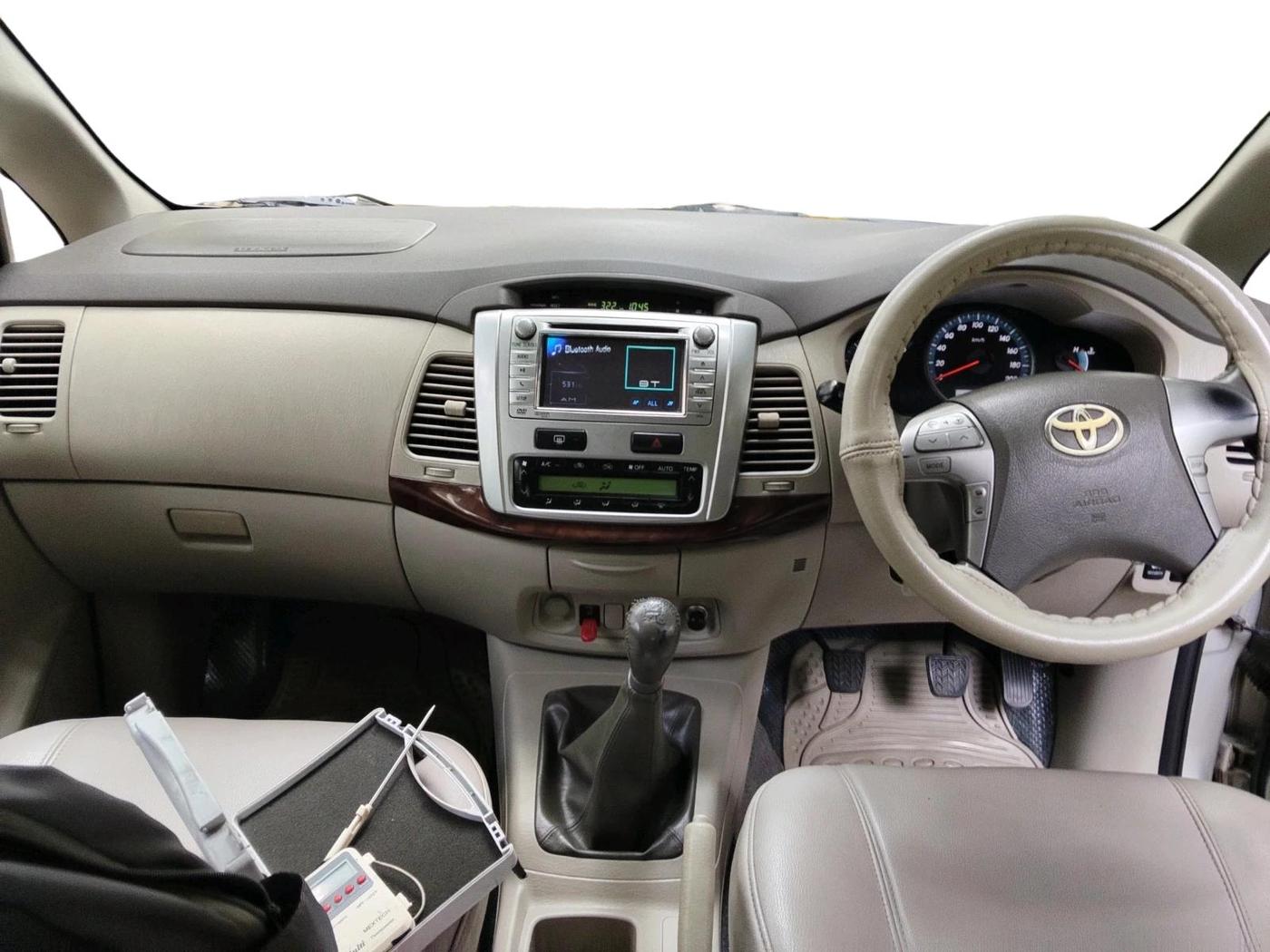 2012 Toyota Innova 2.5 VX 7 STR, Diesel, Manual, 90,076 km, interior