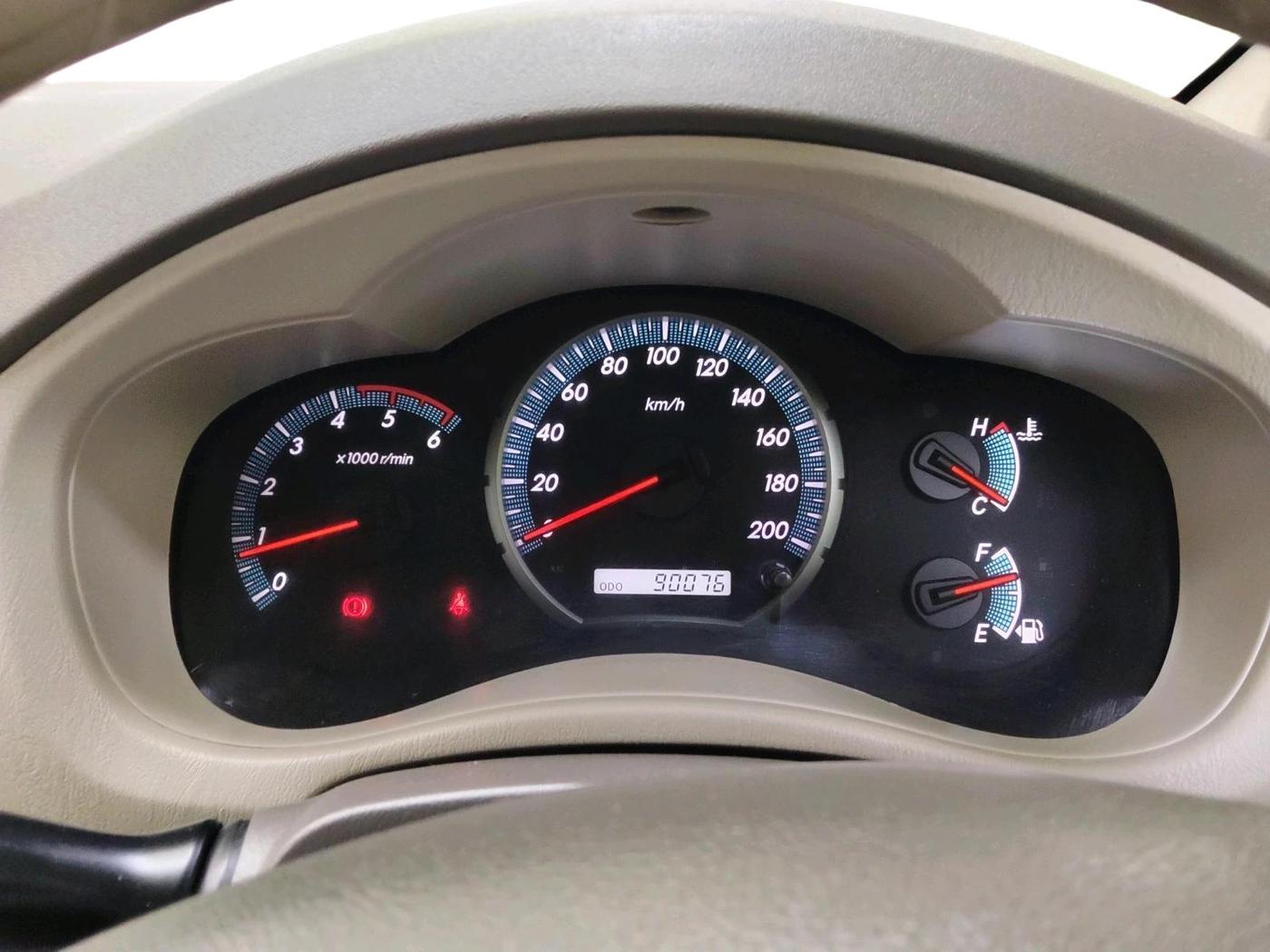 2012 Toyota Innova 2.5 VX 7 STR, Diesel, Manual, 90,076 km, interior