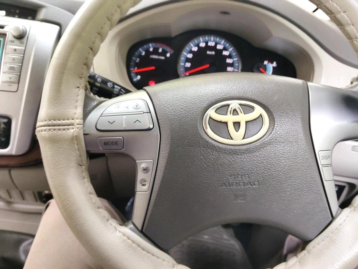 2012 Toyota Innova 2.5 VX 7 STR, Diesel, Manual, 90,076 km, interior