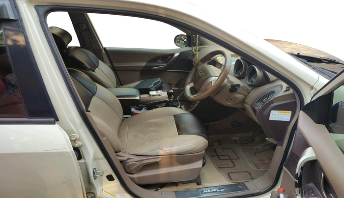 2014 Mahindra XUV500 W8, Diesel, Manual, 99,659 km, interior