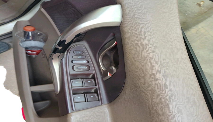 2014 Mahindra XUV500 W8, Diesel, Manual, 99,659 km, interior
