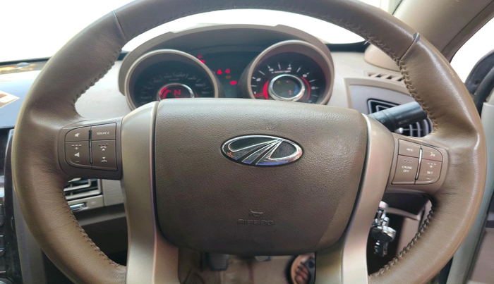2014 Mahindra XUV500 W8, Diesel, Manual, 99,659 km, interior