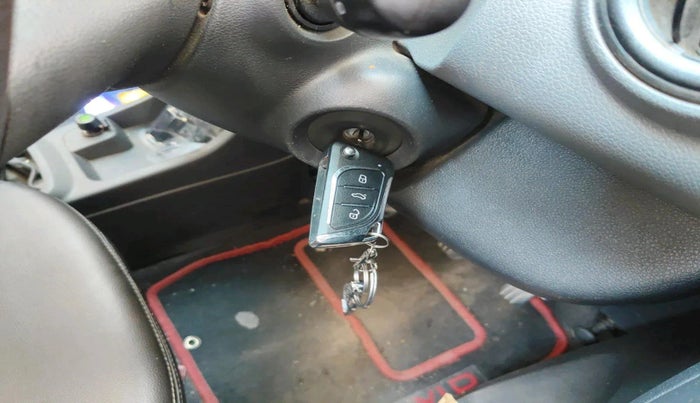 2016 Renault Kwid RXT 1.0, Petrol, Manual, 77,182 km, interior