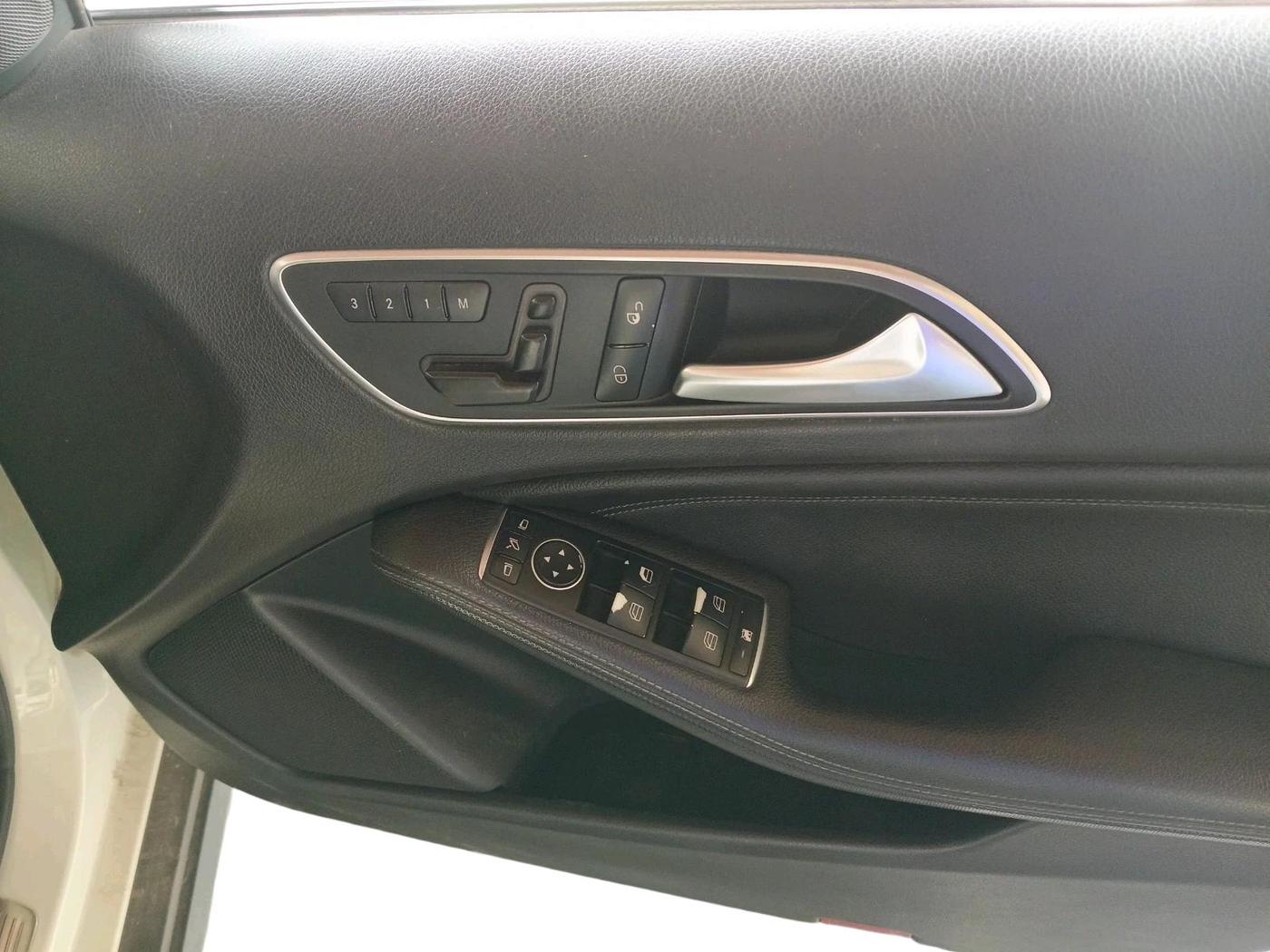 2015 Mercedes Benz GLA Class 200 CDI STYLE, Diesel, Automatic, 90,445 km, interior