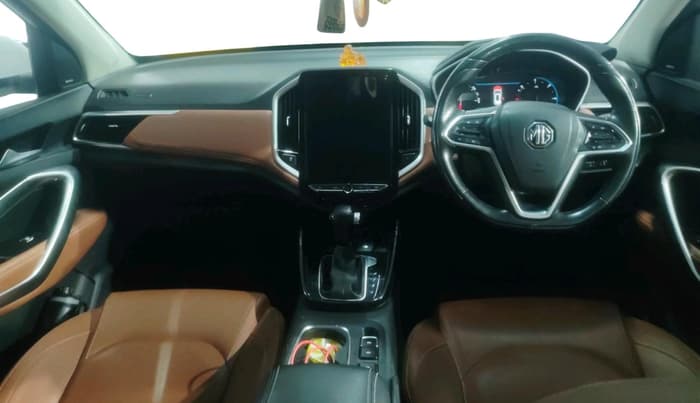 2022 MG HECTOR PLUS SHARP 1.5 PETROL TURBO CVT 6-STR, Petrol, Automatic, 55,000 km, interior