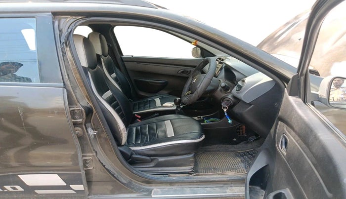 2017 Renault Kwid RXT 1.0, Petrol, Manual, 1,29,680 km, interior