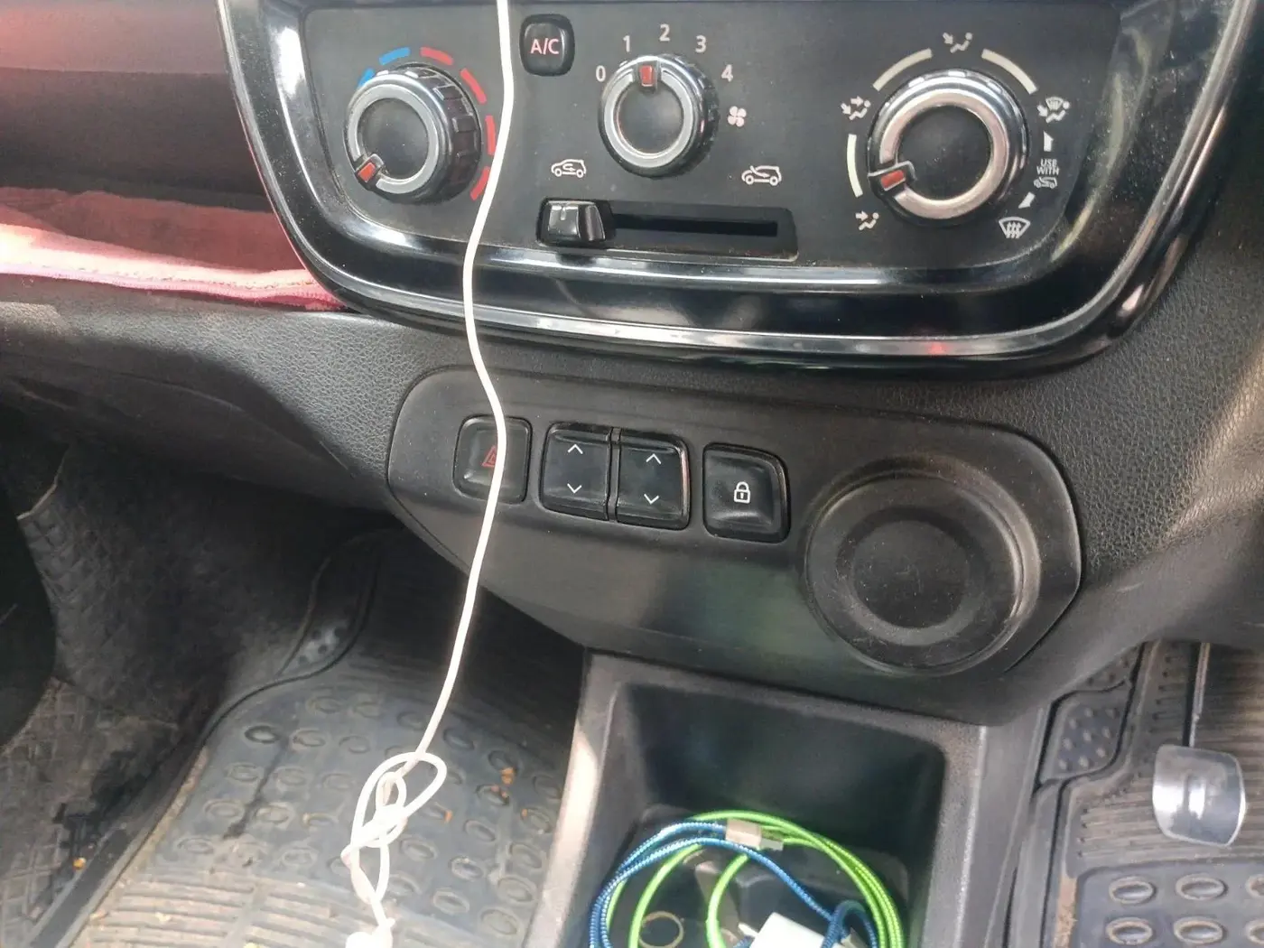 2017 Renault Kwid RXT 1.0, Petrol, Manual, 1,29,680 km, interior