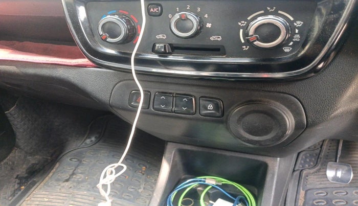 2017 Renault Kwid RXT 1.0, Petrol, Manual, 1,29,680 km, interior