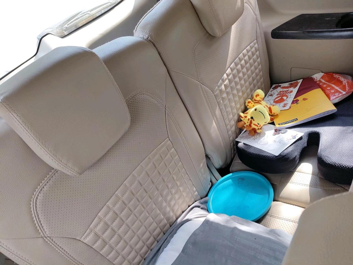 2022 Maruti Ertiga ZXI AT SHVS, Petrol, Automatic, 1,04,281 km, interior