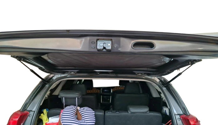 2017 Toyota Innova Crysta 2.4 VX 7 STR, Diesel, Manual, 4,85,632 km, exterior