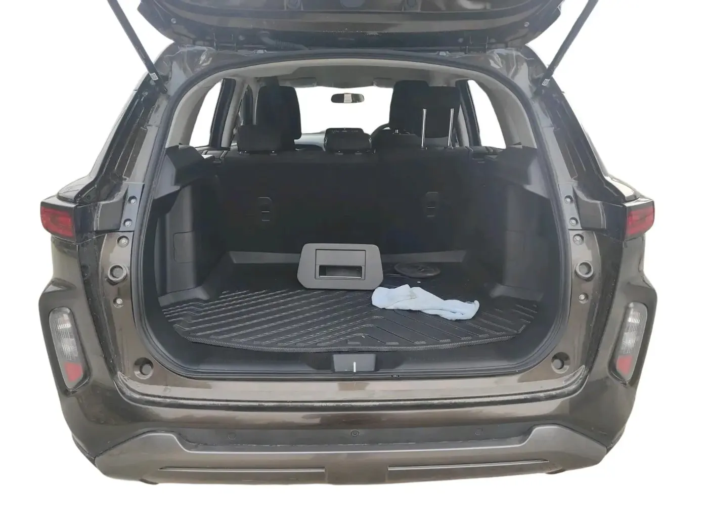 2025 Toyota URBAN CRUISER HYRYDER E NEO DRIVE, Petrol, Manual, 3,907 km, exterior