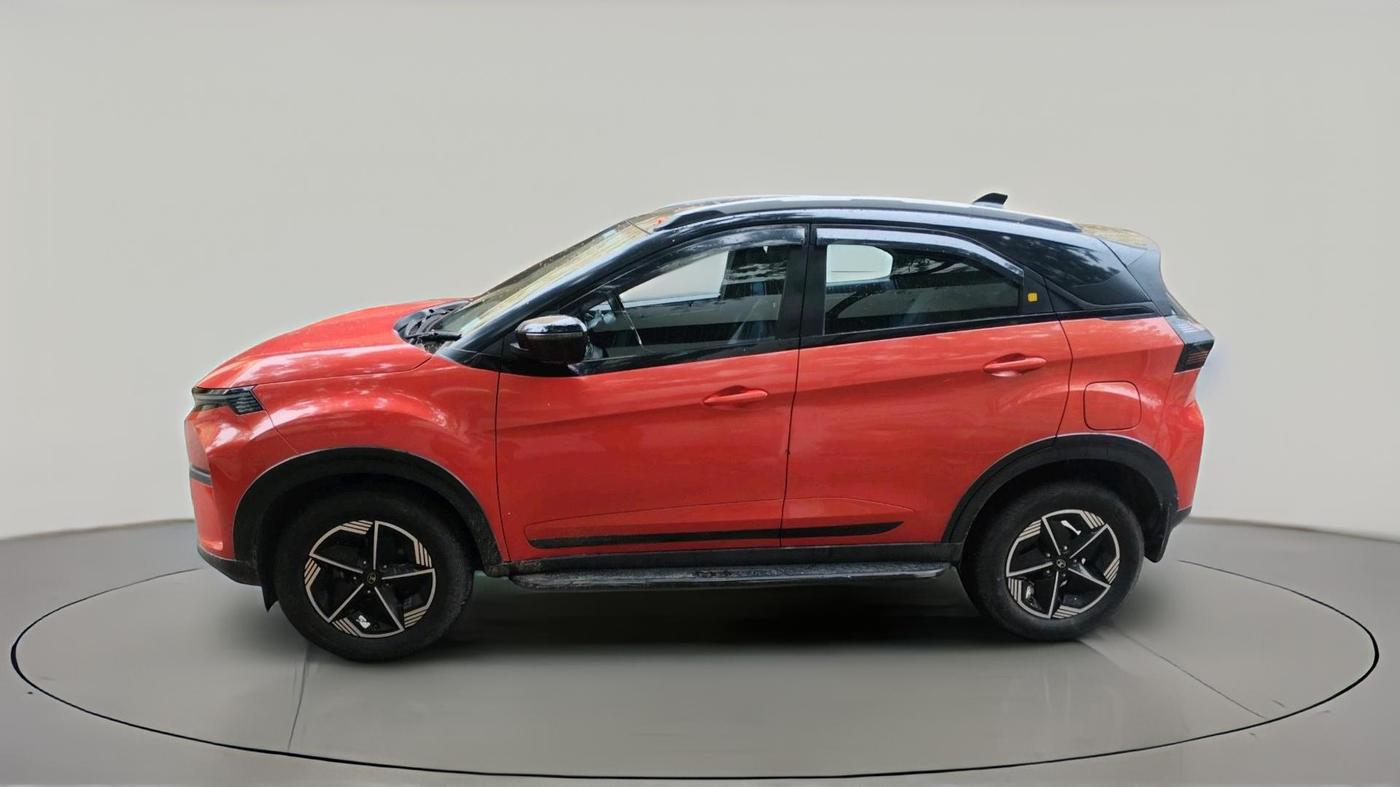 2023 Tata NEXON FEARLESS + SUNROOF DUAL TONE 1.5 DIESEL, Diesel, Manual, 29,063 km, exterior