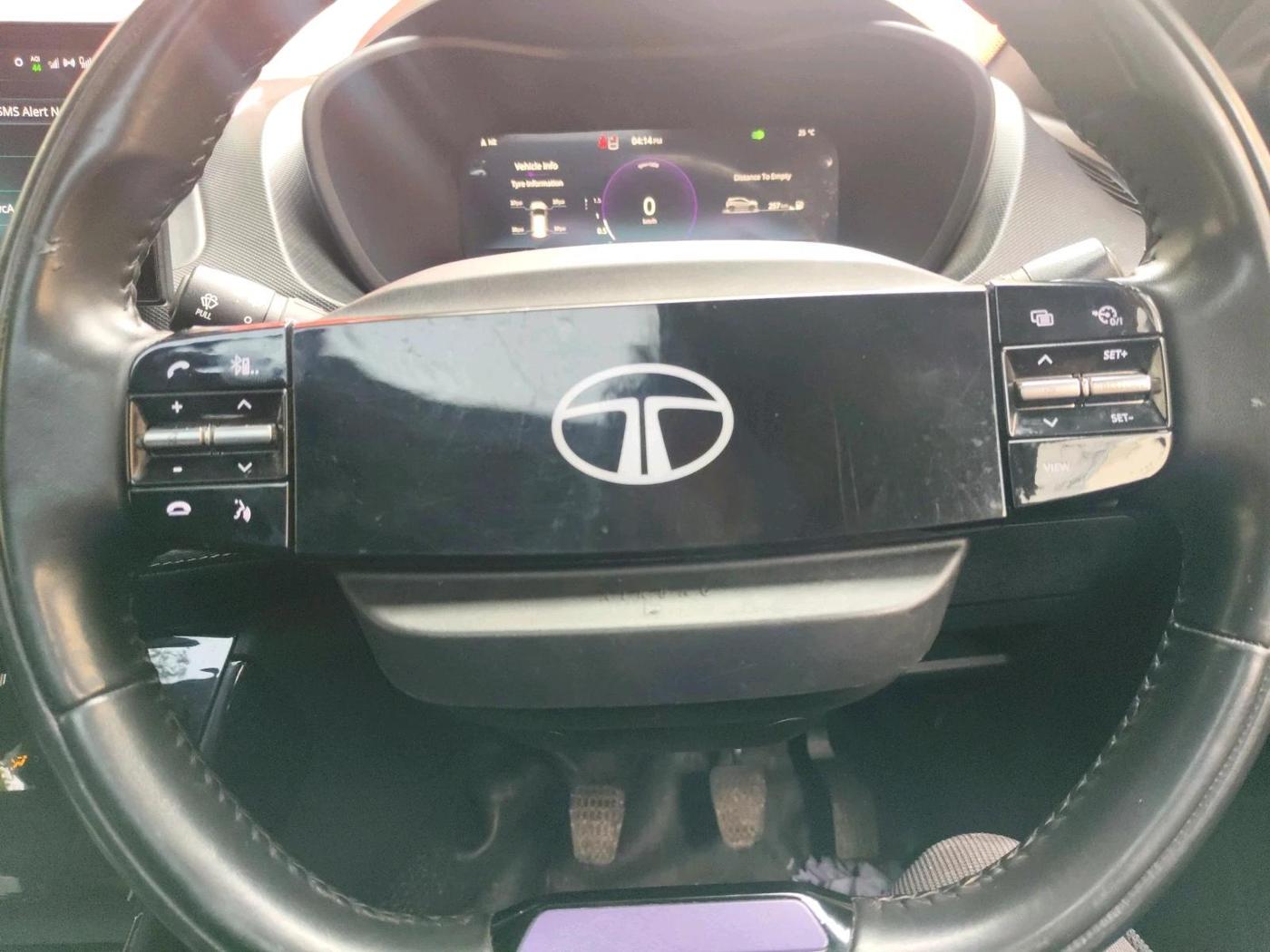 2023 Tata NEXON FEARLESS + SUNROOF DUAL TONE 1.5 DIESEL, Diesel, Manual, 29,063 km, interior