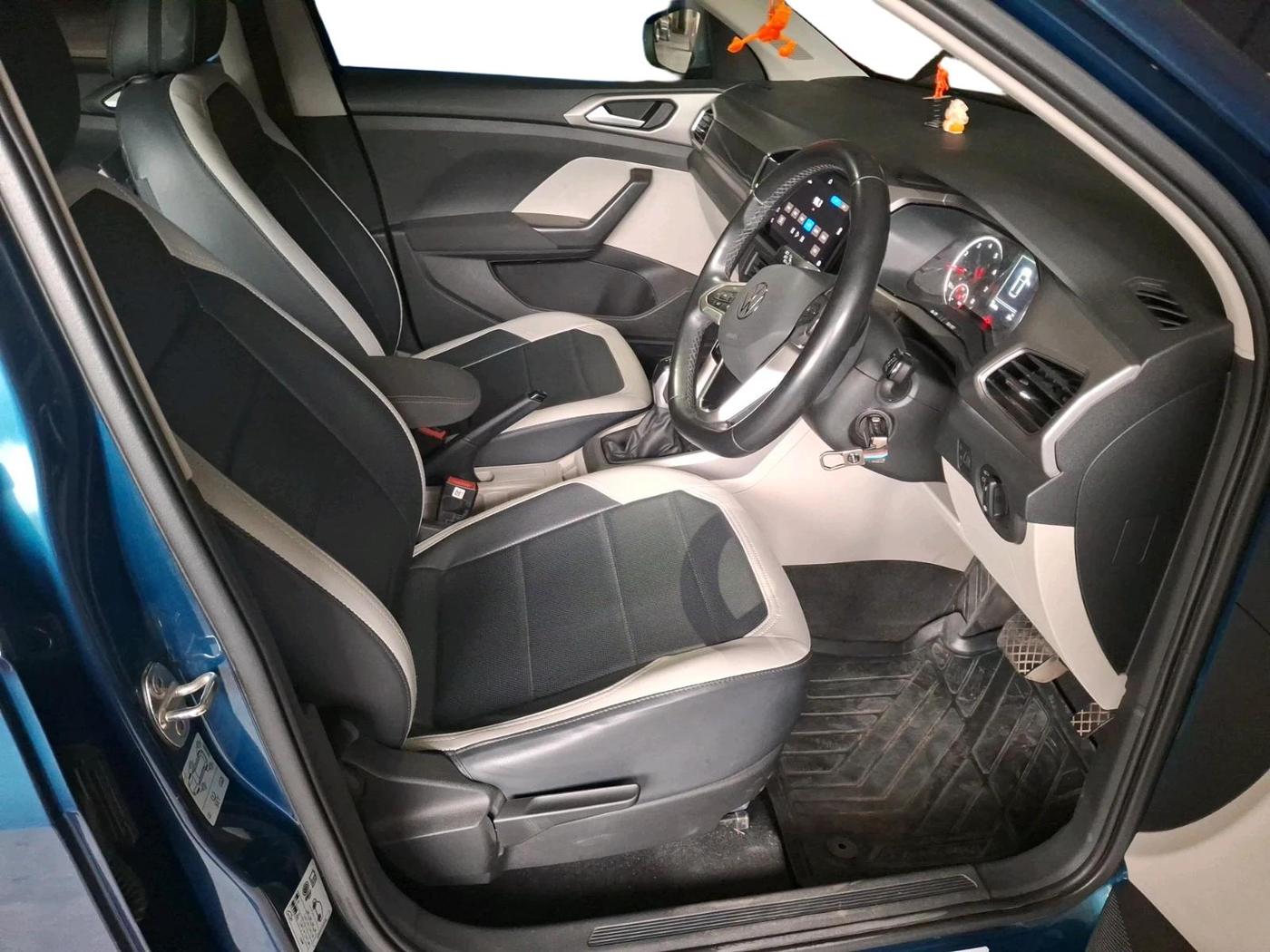 2023 Volkswagen TAIGUN HIGHLINE 1.0 TSI AT, Petrol, Automatic, 33,803 km, interior