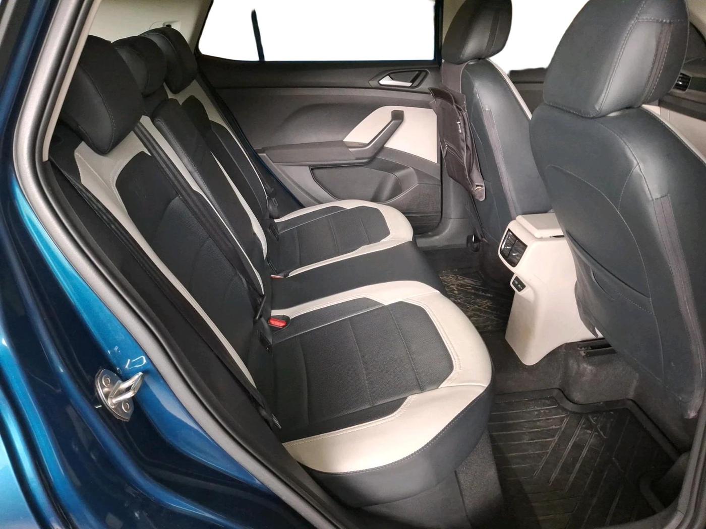 2023 Volkswagen TAIGUN HIGHLINE 1.0 TSI AT, Petrol, Automatic, 33,803 km, interior