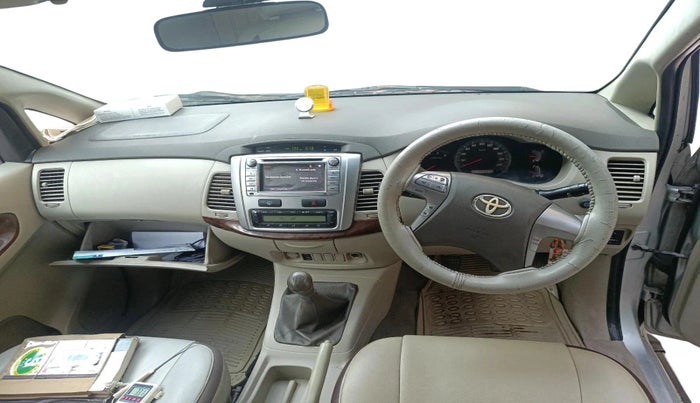 2014 Toyota Innova 2.5 VX 8 STR, Diesel, Manual, 1,74,597 km, interior