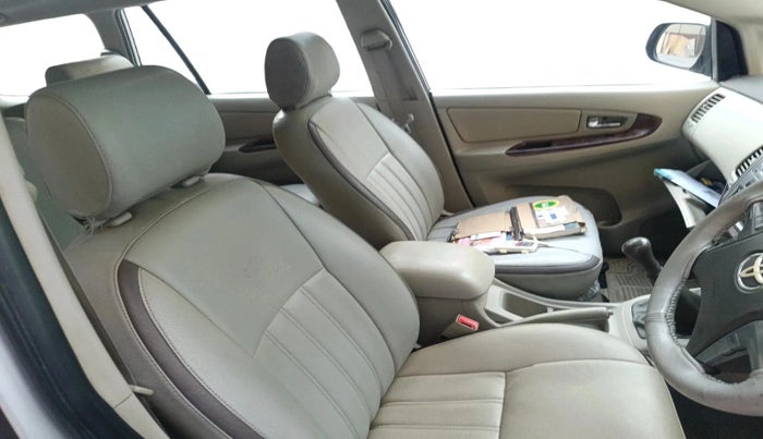 2014 Toyota Innova 2.5 VX 8 STR, Diesel, Manual, 1,74,597 km, interior
