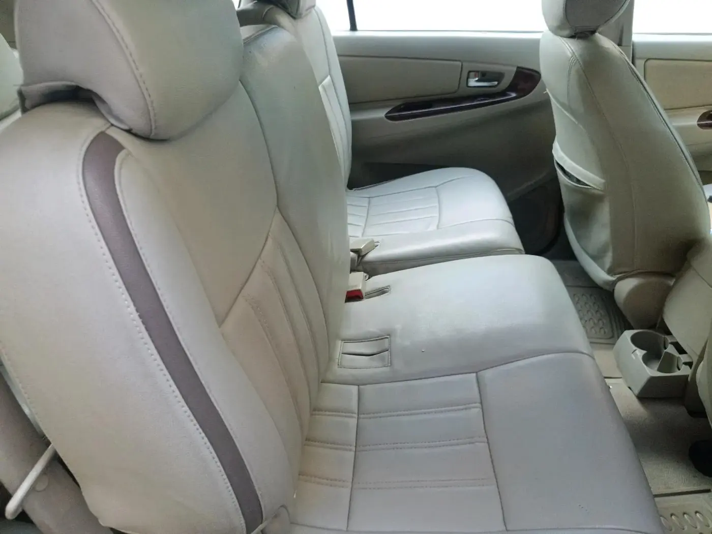 2014 Toyota Innova 2.5 VX 8 STR, Diesel, Manual, 1,74,597 km, interior