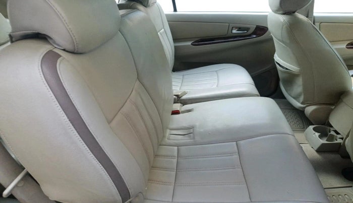 2014 Toyota Innova 2.5 VX 8 STR, Diesel, Manual, 1,74,597 km, interior