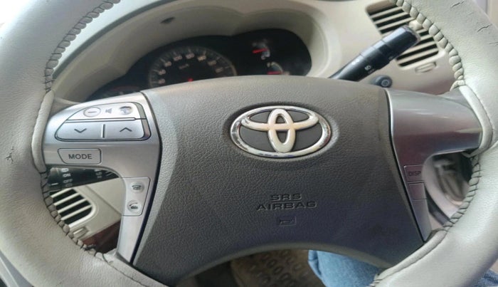 2014 Toyota Innova 2.5 VX 8 STR, Diesel, Manual, 1,74,597 km, interior