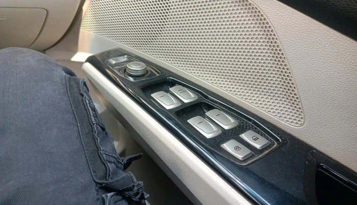 2021 Mahindra XUV300 W8 (O) 1.5 DIESEL, Diesel, Manual, 24,762 km, interior