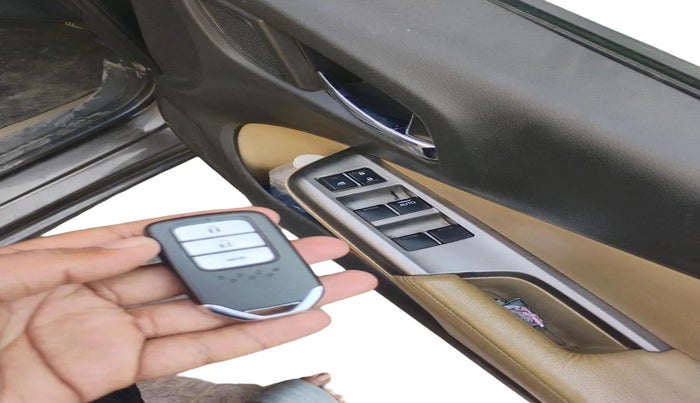 2014 Honda City 1.5L I-VTEC VX, Petrol, Manual, 1,42,620 km, interior