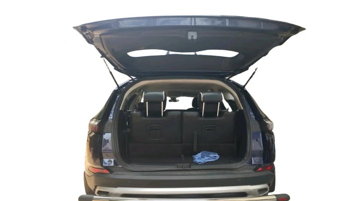 2022 Tata Safari XT, Diesel, Manual, 18,307 km, exterior