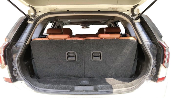 2020 Mahindra XUV500 W9, Diesel, Manual, 77,714 km, exterior