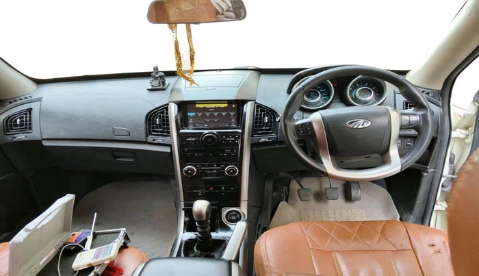 2020 Mahindra XUV500 W9, Diesel, Manual, 77,714 km, interior