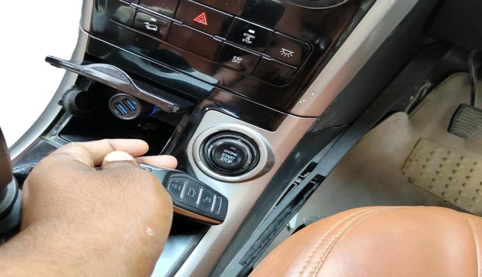 2020 Mahindra XUV500 W9, Diesel, Manual, 77,714 km, interior