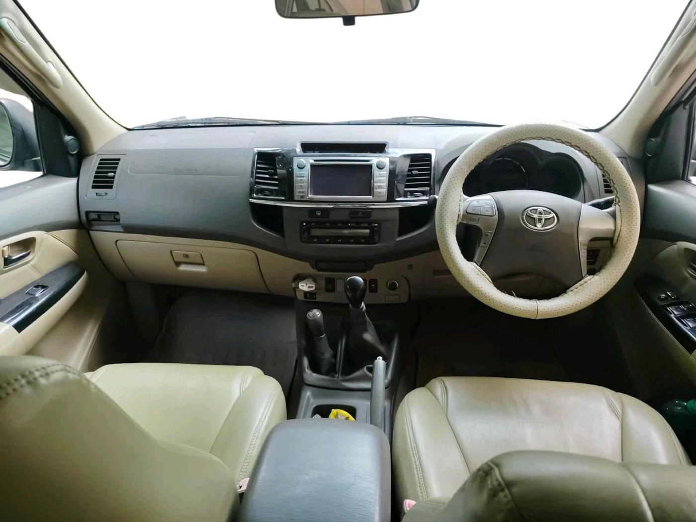 2012 Toyota Fortuner 3.0 4X4 MT, Diesel, Manual, 2,57,904 km, interior