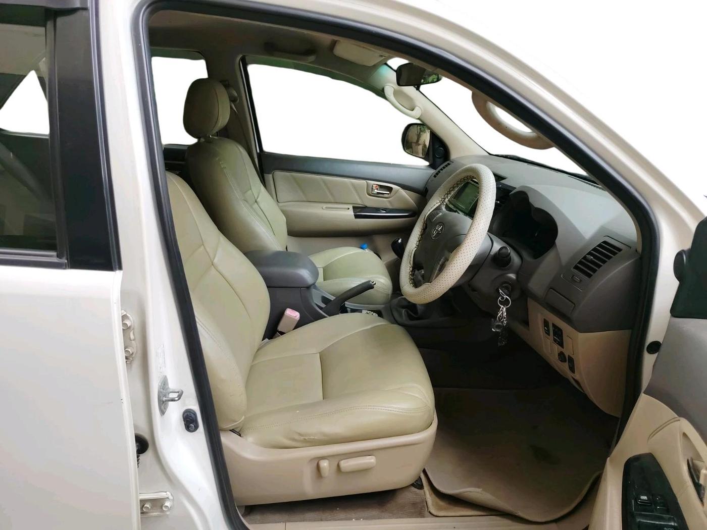 2012 Toyota Fortuner 3.0 4X4 MT, Diesel, Manual, 2,57,904 km, interior