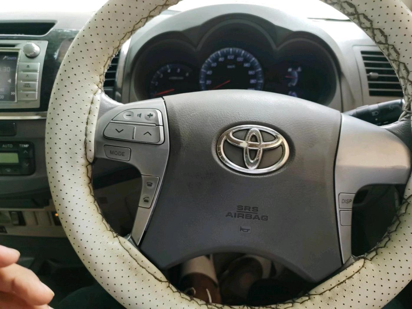 2012 Toyota Fortuner 3.0 4X4 MT, Diesel, Manual, 2,57,904 km, interior