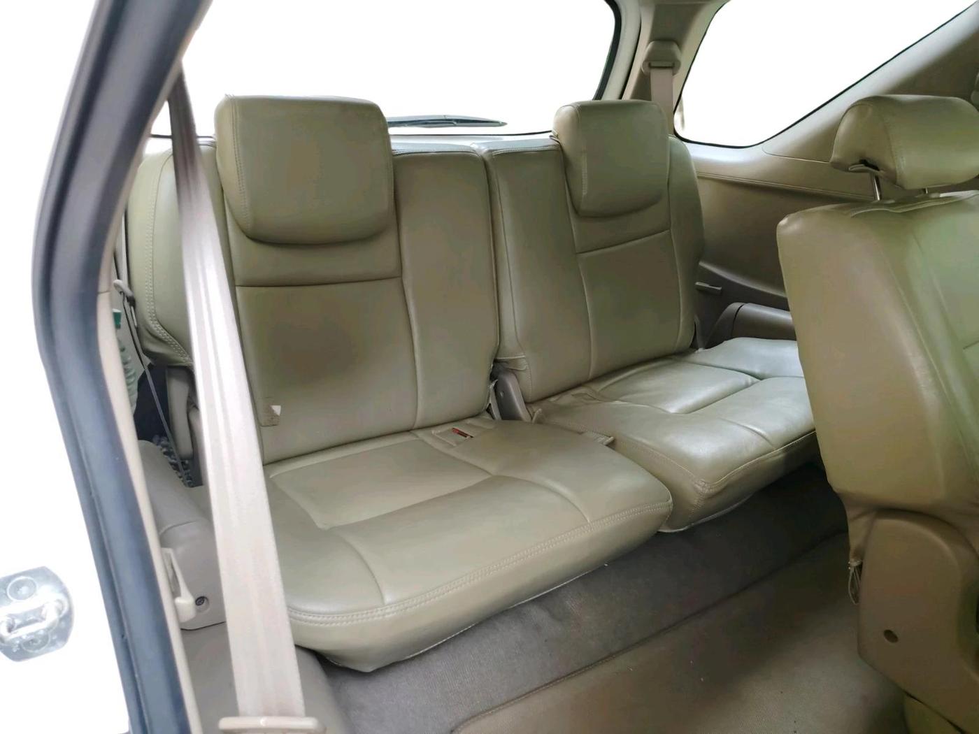 2012 Toyota Fortuner 3.0 4X4 MT, Diesel, Manual, 2,57,904 km, interior