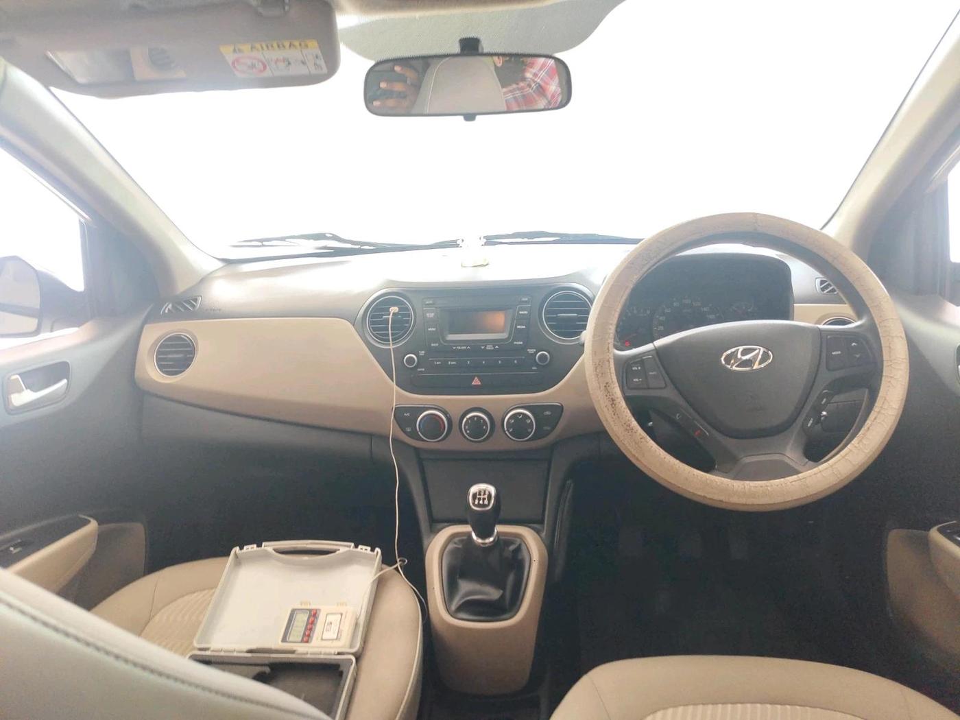 2017 Hyundai Xcent S 1.2, Petrol, Manual, 1,07,329 km, interior