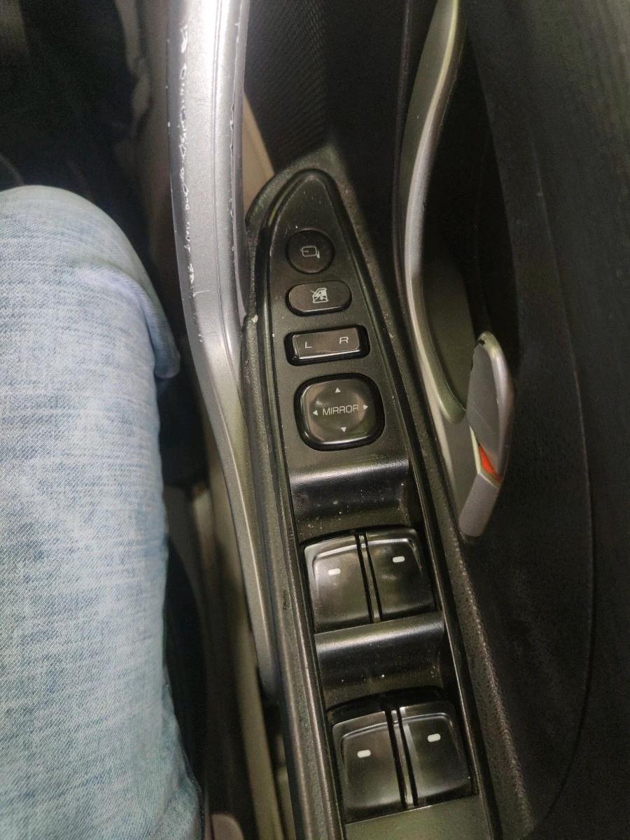 2018 Mahindra XUV500 W6, Diesel, Manual, 1,84,166 km, interior