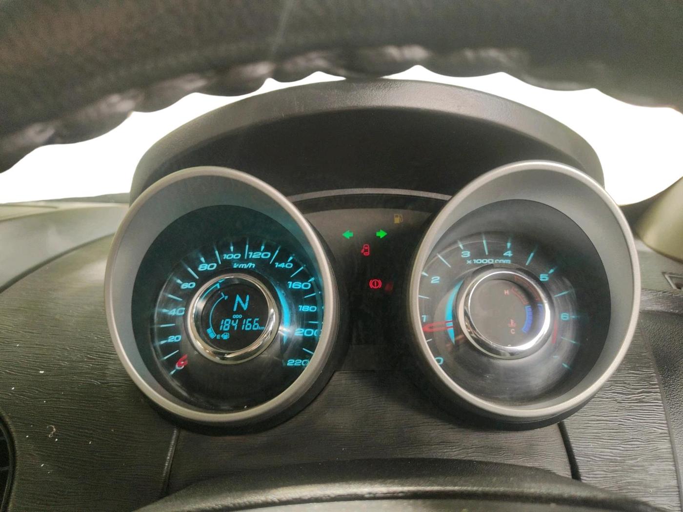 2018 Mahindra XUV500 W6, Diesel, Manual, 1,84,166 km, interior