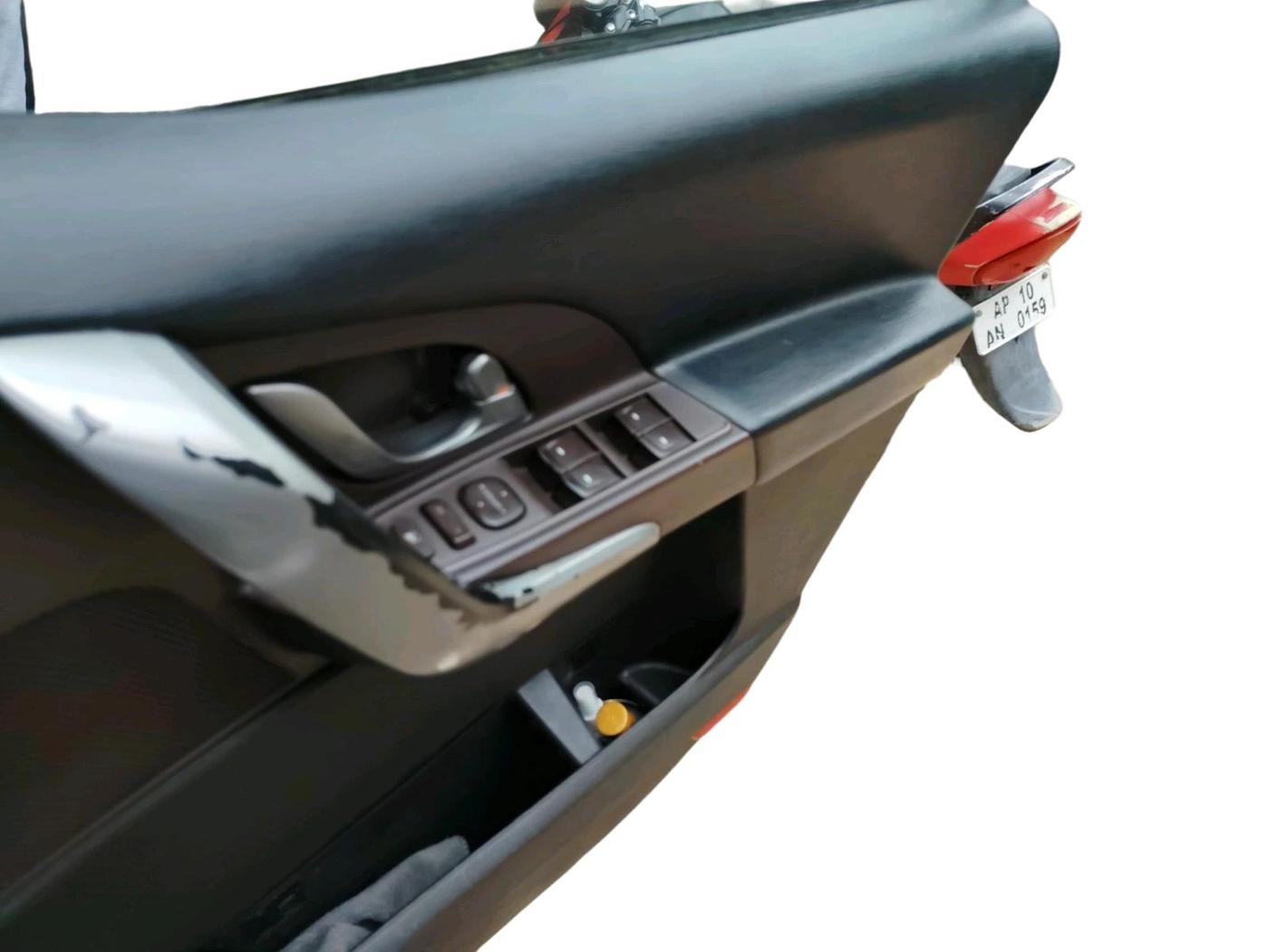 2012 Mahindra XUV500 W8, Diesel, Manual, 1,48,457 km, interior