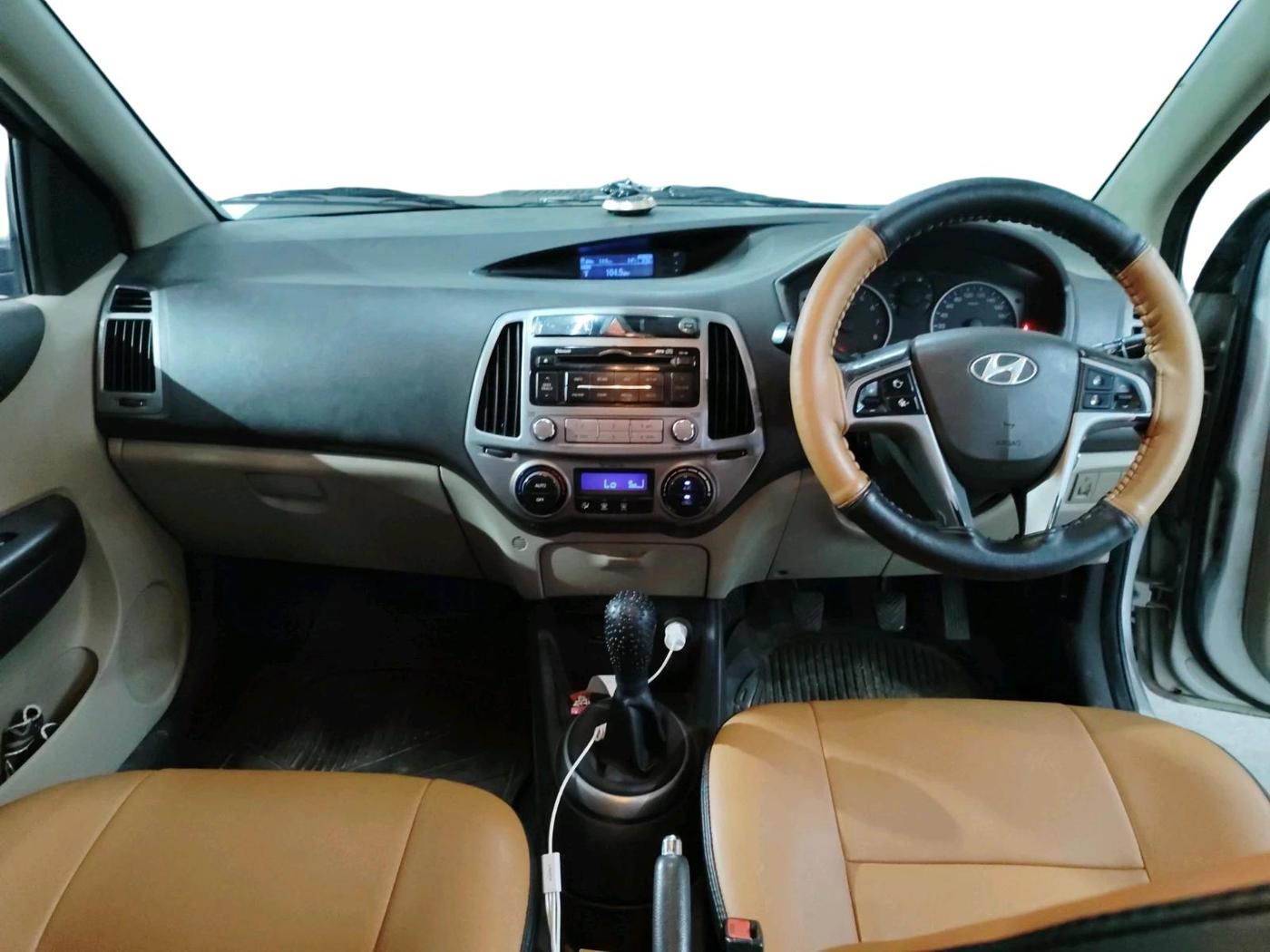 2012 Hyundai i20 SPORTZ 1.2, Petrol, Manual, 90,268 km, interior