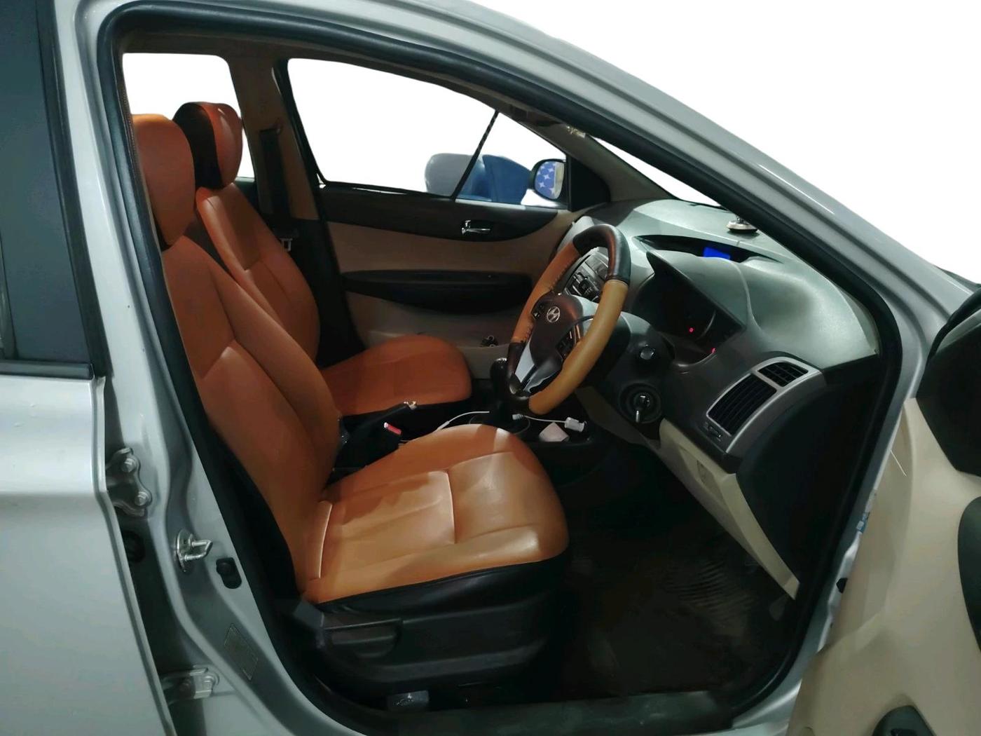 2012 Hyundai i20 SPORTZ 1.2, Petrol, Manual, 90,268 km, interior