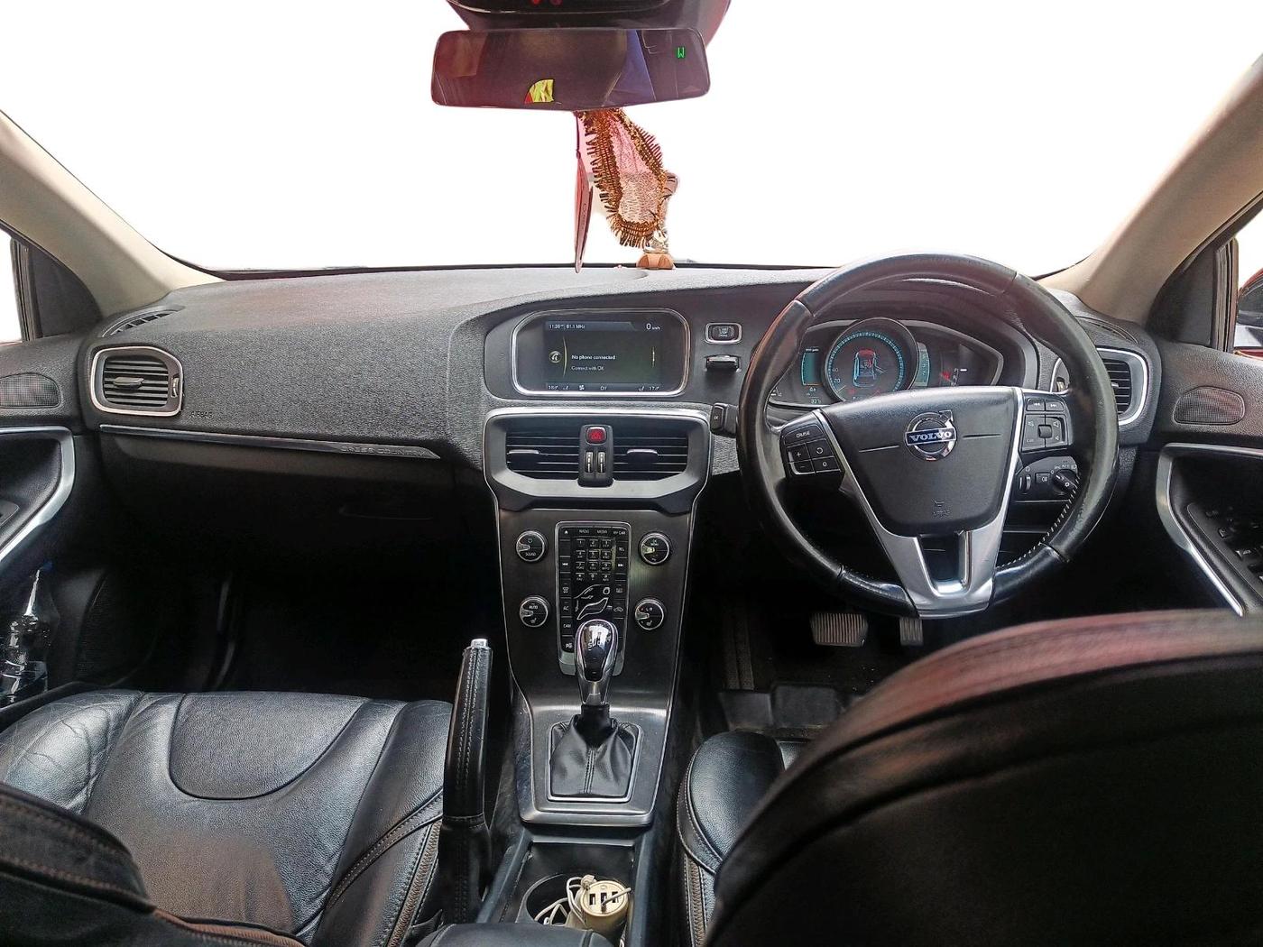 2013 Volvo V40 Cross Country D3, Diesel, Automatic, 1,50,184 km, interior