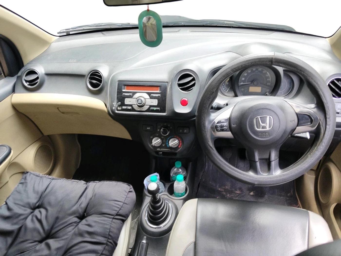 2014 Honda Brio VX MT, Petrol, Manual, 84,154 km, interior