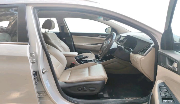 2018 Hyundai Tucson 2WD AT GL DIESEL
, Diesel, Automatic, 1,21,290 km, interior